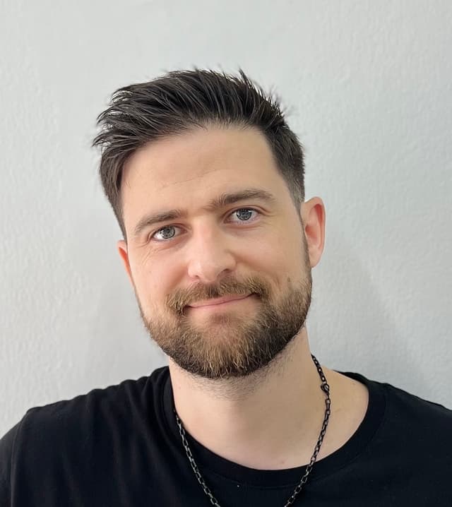 Tibo, founder of Devmystify